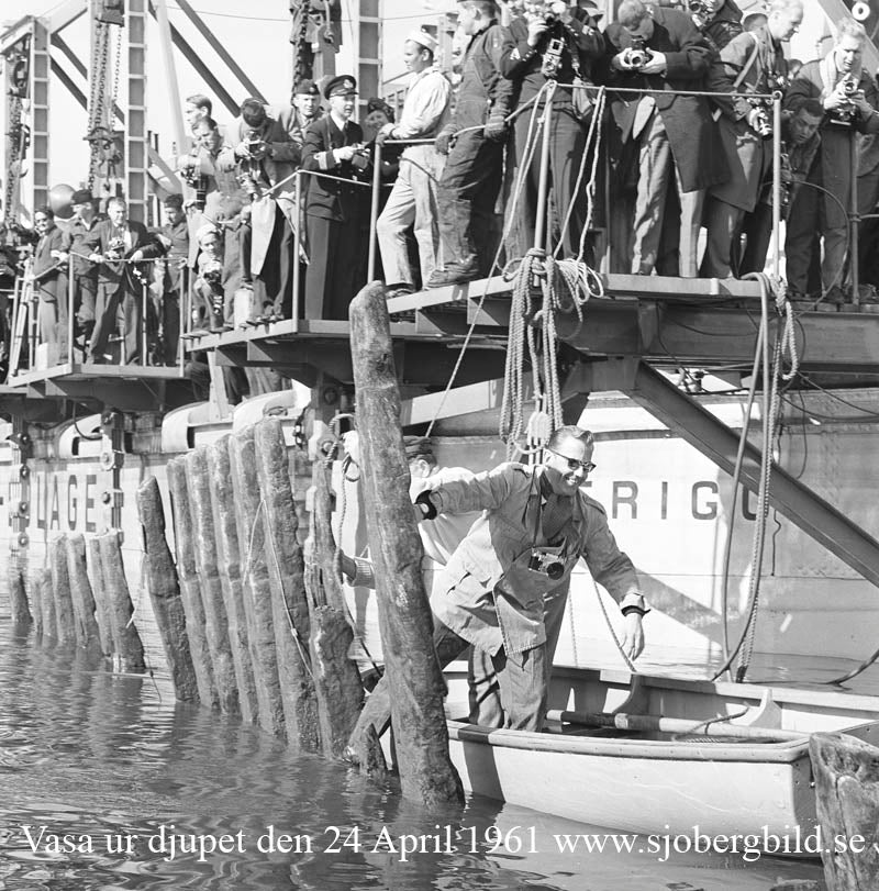 Skeppet Vasa upp ur djupet 1956