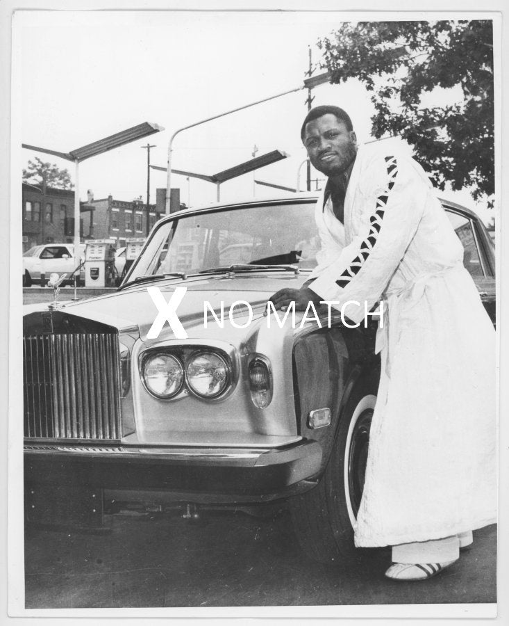 Joe Frazier 1974 vintage photograph